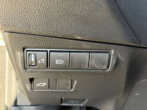 Used 2022 Toyota Corolla Cross XLE w/ Convenience Package AWD/4WD image 24