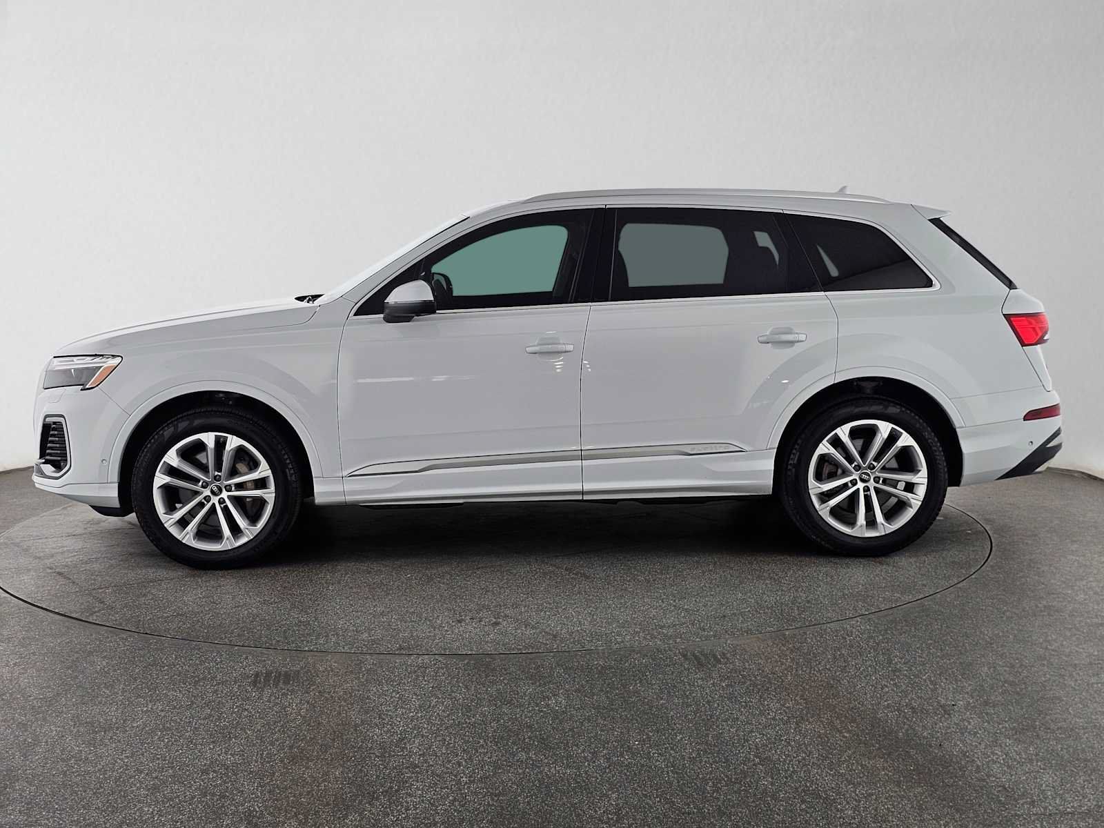 Used 2025 Audi Q7 2.0T Premium Plus w/ Premium Plus Package AWD/4WD image 6