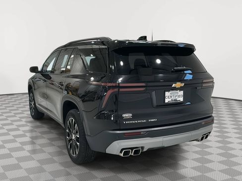 Used 2025 Chevrolet Traverse LT w/ Sun and Wheel Package AWD/4WD image 3