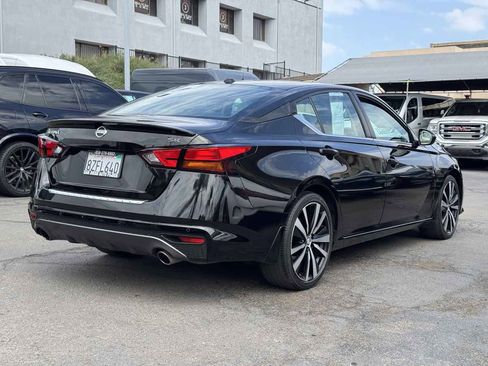 Used 2021 Nissan Altima 2.5 SR FWD image 14