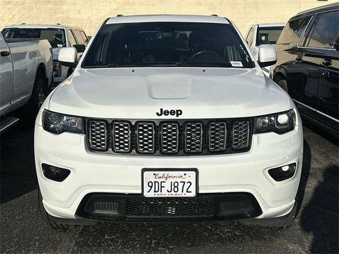 Used 2019 Jeep Grand Cherokee Altitude image 2
