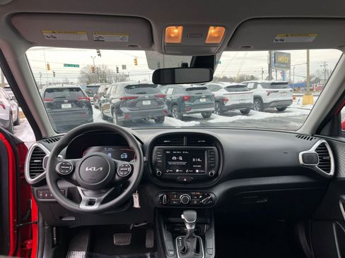 Used 2025 Kia Soul LX w/ LX Technology Package image 28