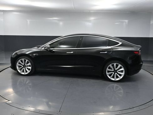 Used 2018 Tesla Model 3 Mid Range RWD image 8