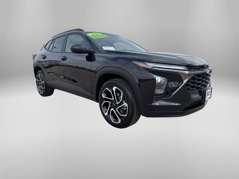 Used 2025 Chevrolet Trax RS w/ Sunroof Package FWD image 6