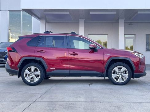 Used 2021 Toyota RAV4 XLE Premium w/ Carpet Mat Package (TMS) image 9