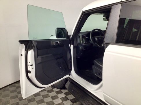 New 2025 Ford Bronco Badlands image 16