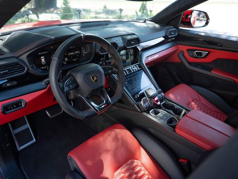 Used 2022 Lamborghini Urus AWD/4WD image 9