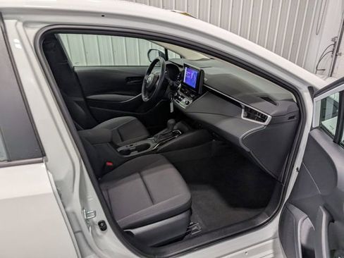 Used 2025 Toyota Corolla LE image 27