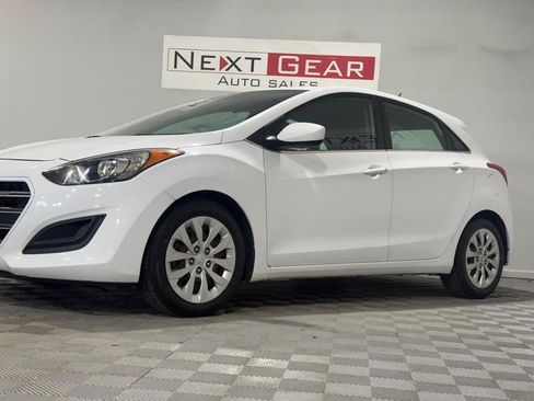 Used 2017 Hyundai Elantra GT FWD image 6