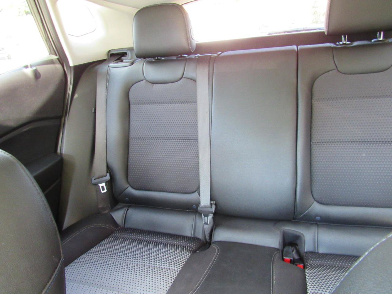 Used 2025 Chevrolet Trax LT FWD image 8