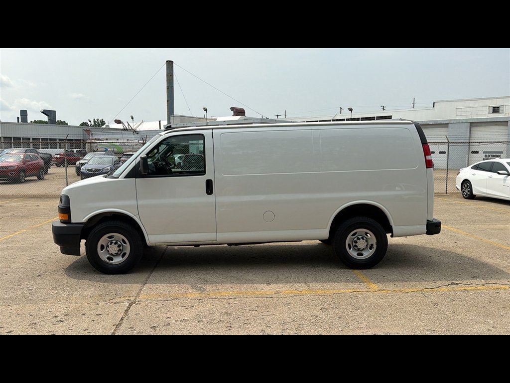 Used 2021 Chevrolet Express 2500 w/ Driver Convenience Package RWD image 3