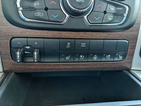 Used 2015 RAM 1500 Laramie w/ Convenience Group image 32