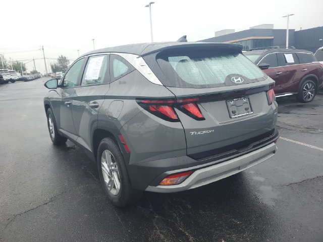 Used 2025 Hyundai Tucson SE AWD/4WD image 3