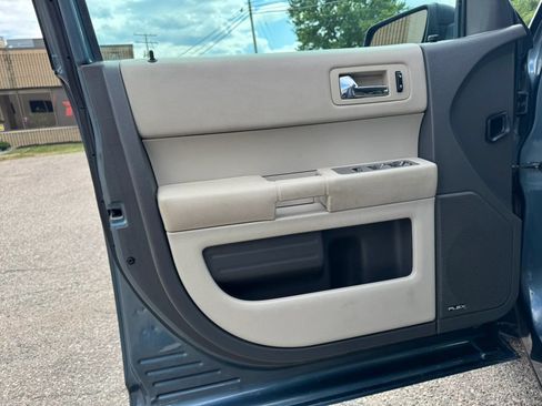 Used 2010 Ford Flex SE FWD image 23