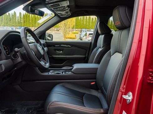 New 2025 Honda Pilot TrailSport image 25