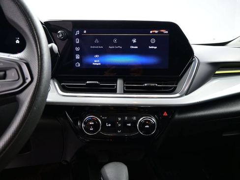 Used 2025 Chevrolet Trax LT FWD image 20