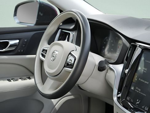 Used 2020 Volvo S60 T5 Momentum w/ Protection Package FWD image 13