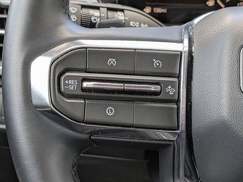 Certified 2026 GMC Acadia Elevation w/ Elevation Premium Package FWD image 37