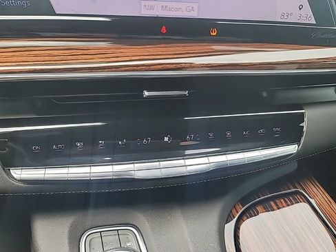 Used 2022 Cadillac Escalade Premium Luxury RWD image 19
