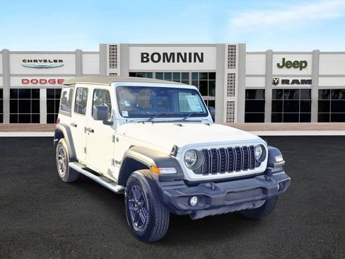 Used 2024 Jeep Wrangler Sport S image 2