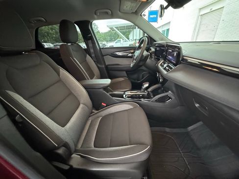 Used 2024 Chevrolet TrailBlazer LT w/ LT Cold Weather Package FWD image 15