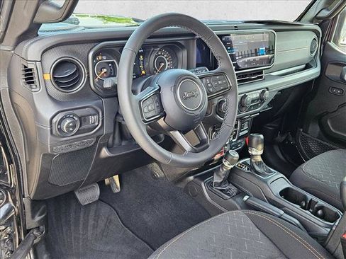 Used 2026 Jeep Gladiator Mojave AWD/4WD image 10