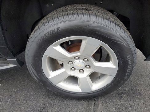 Used 2019 Chevrolet Suburban LT image 33