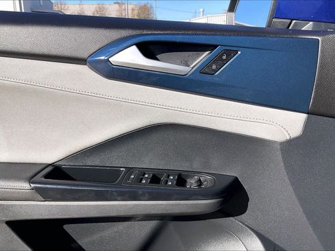 Used 2024 Volkswagen Taos SE image 33