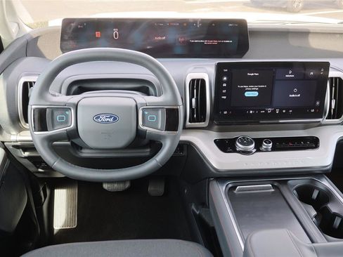 Used 2025 Ford Expedition Active image 23