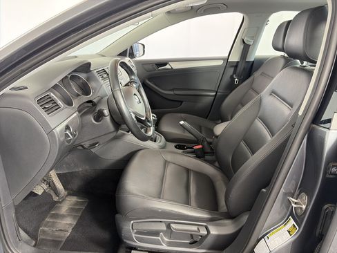 Used 2017 Volkswagen Jetta SE FWD image 6