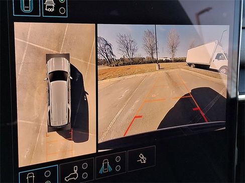 Certified 2025 GMC Yukon XL Denali image 18