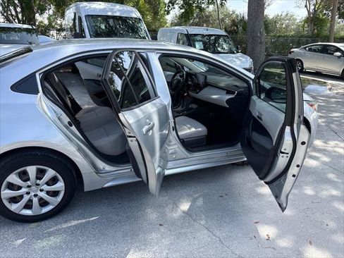 Used 2022 Toyota Corolla LE FWD image 13