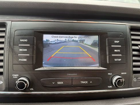 Used 2018 Kia Sedona L FWD image 29