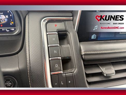 Used 2023 Chevrolet Suburban Premier AWD/4WD image 19