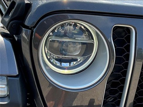 Used 2021 Jeep Gladiator Overland image 32