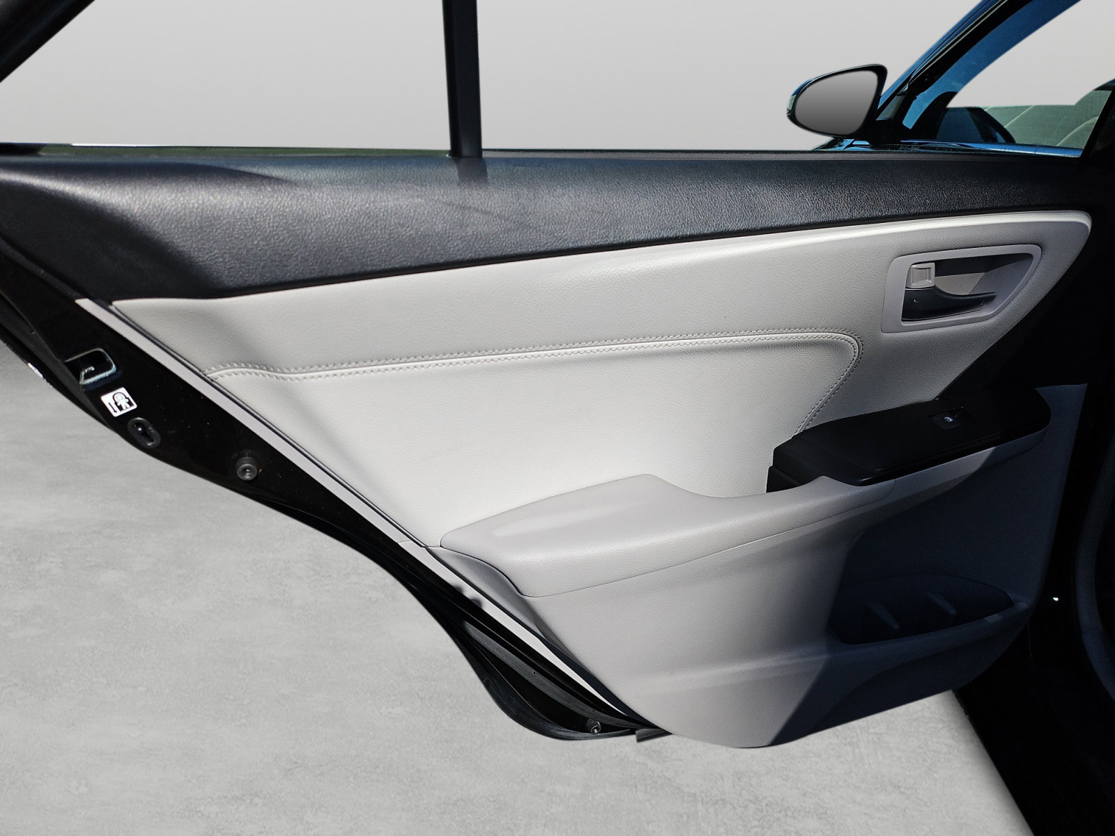 Used 2015 Toyota Camry XLE FWD image 33