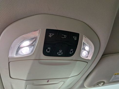 Used 2018 Chrysler Pacifica Touring-L Plus image 31