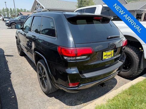 Used 2020 Jeep Grand Cherokee Altitude AWD/4WD image 4