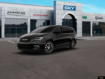New 2026 Chrysler Pacifica Select