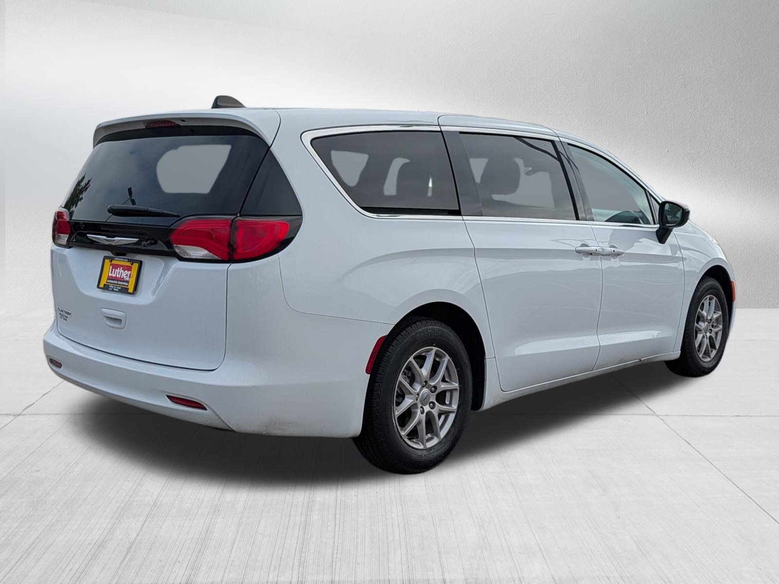 Used 2024 Chrysler Voyager LX FWD image 7
