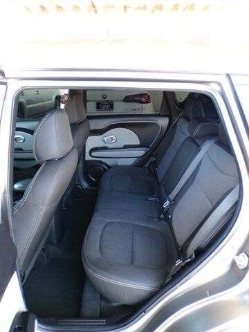 Used 2017 Kia Soul + FWD image 19