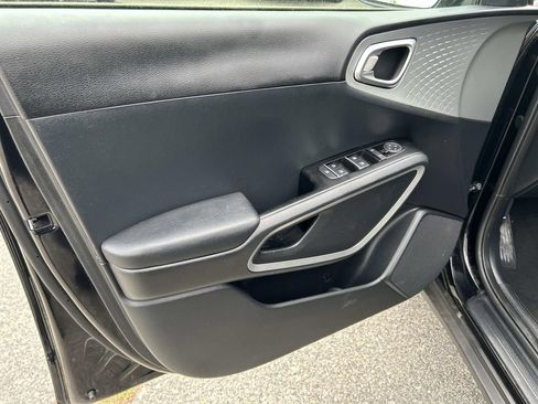 Certified 2022 Kia Soul LX FWD image 14