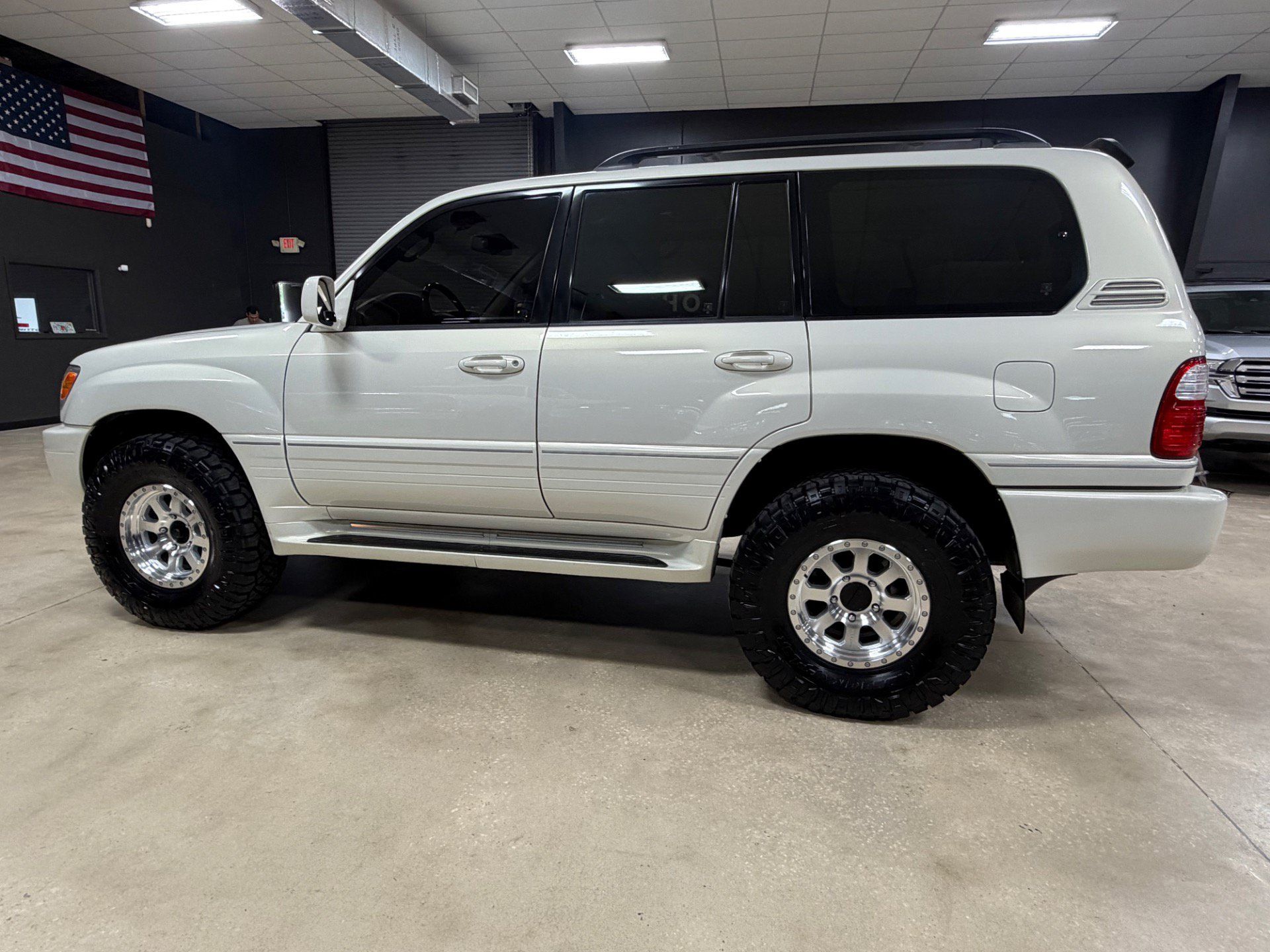 Used 2002 Lexus LX 470 4WD image 11