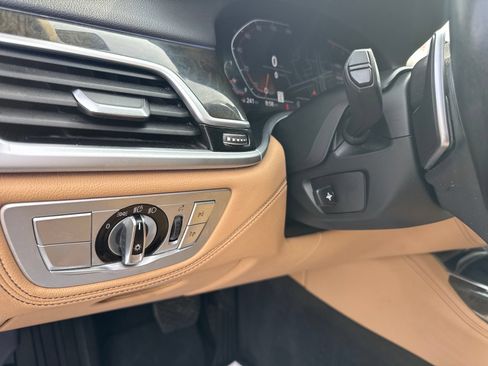Used 2022 BMW 740i RWD image 12