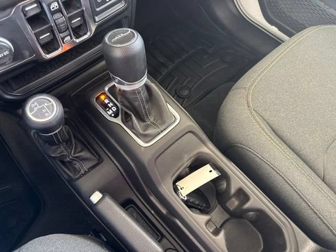 Used 2025 Jeep Gladiator Sport AWD/4WD image 21