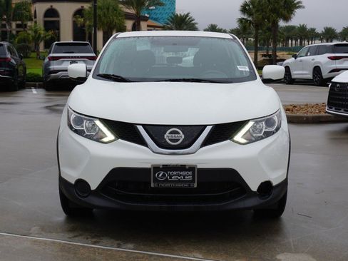 Used 2019 Nissan Rogue Sport S image 2