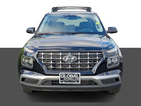Used 2023 Hyundai Venue SEL image 2