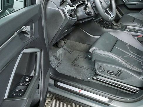 Used 2025 Audi Q3 2.0T Premium w/ Convenience Package image 7