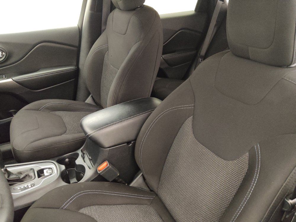Used 2020 Jeep Cherokee Latitude FWD image 17