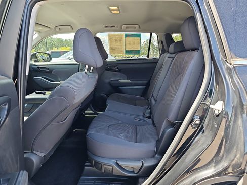 Used 2023 Toyota Highlander L FWD image 16
